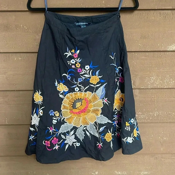 French connection floral embroidered black skirt, size 2 - Picture 1 of 4